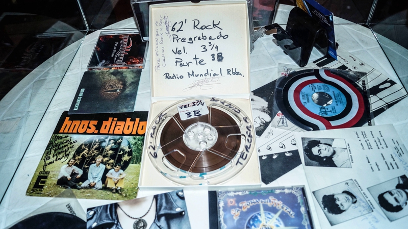 Cinta de carrete abierto con grabación de uno de los primeros programas de los 62 Minutos Rock