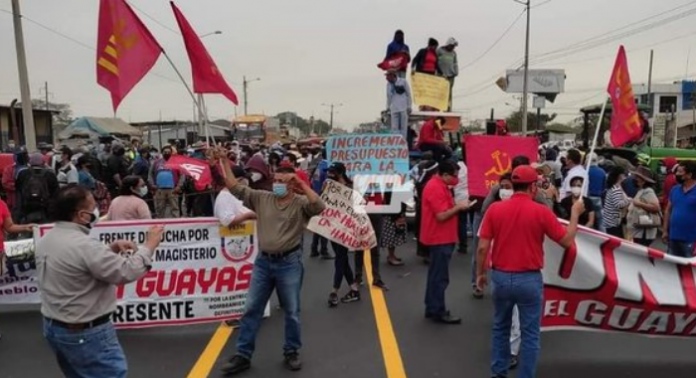 Varias vías cerradas en Guayas por paro de agricultores, trabajadores y maestros