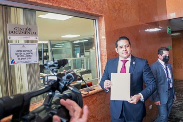Legislador Ronny Aleaga presentó solicitud de juicio político para el Contralor subrogante