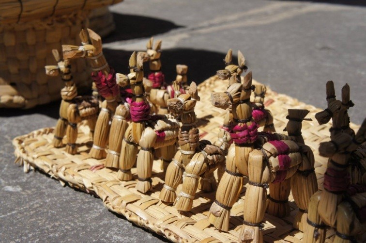 San Gerardo: Artesanías en cabuya y totora