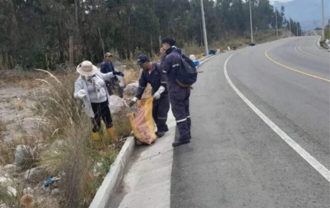 Tres toneladas de escombros y desechos fueron recogidas en Guano a ...