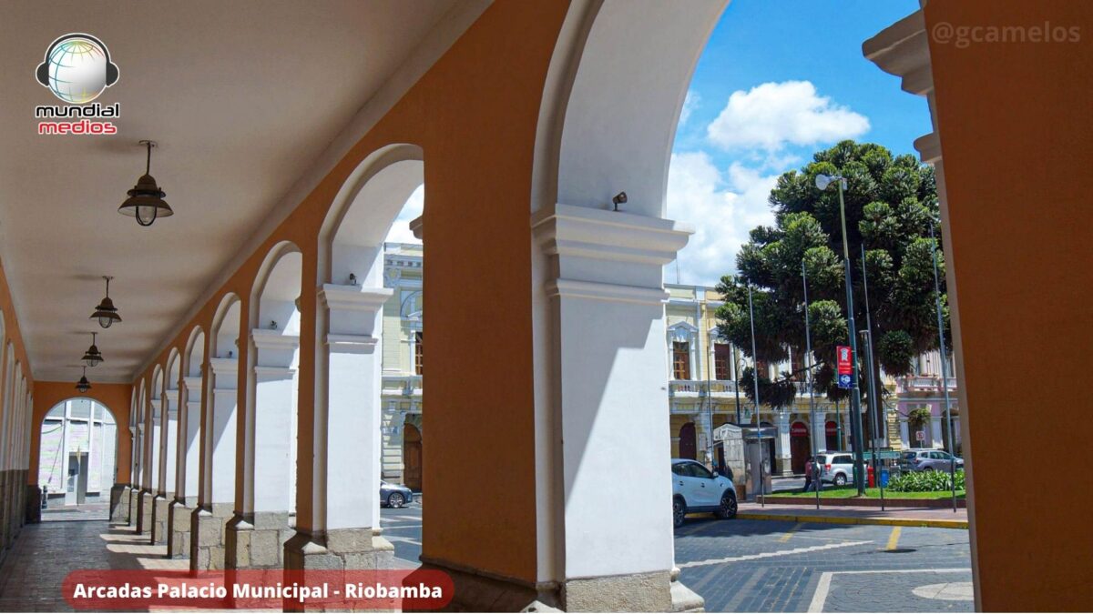 Calles Riobamba Arcadas del Palacio Municipal de Riobamba - Mundial Medios